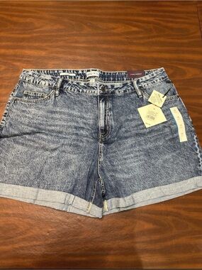 Ava & Viv Acid Wash Light Blue Denim Roll-Cuff Shorts